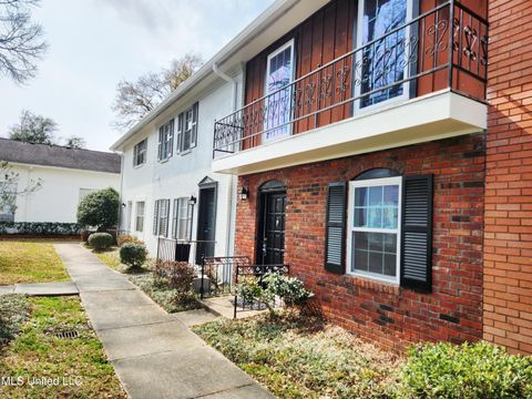 Condo For Sale - 5025 Wayneland Drive<br/> Jackson, MS 39211