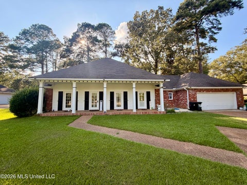 Homes For Sale - 207 S Pear Orchard Road<br/> Ridgeland, MS 39157