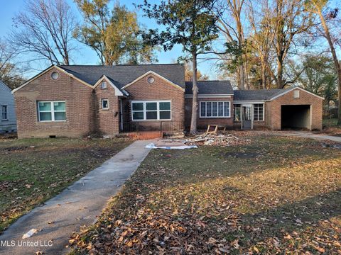 Homes For Sale - 529 Catalpa Street<br/> Clarksdale, MS 38614