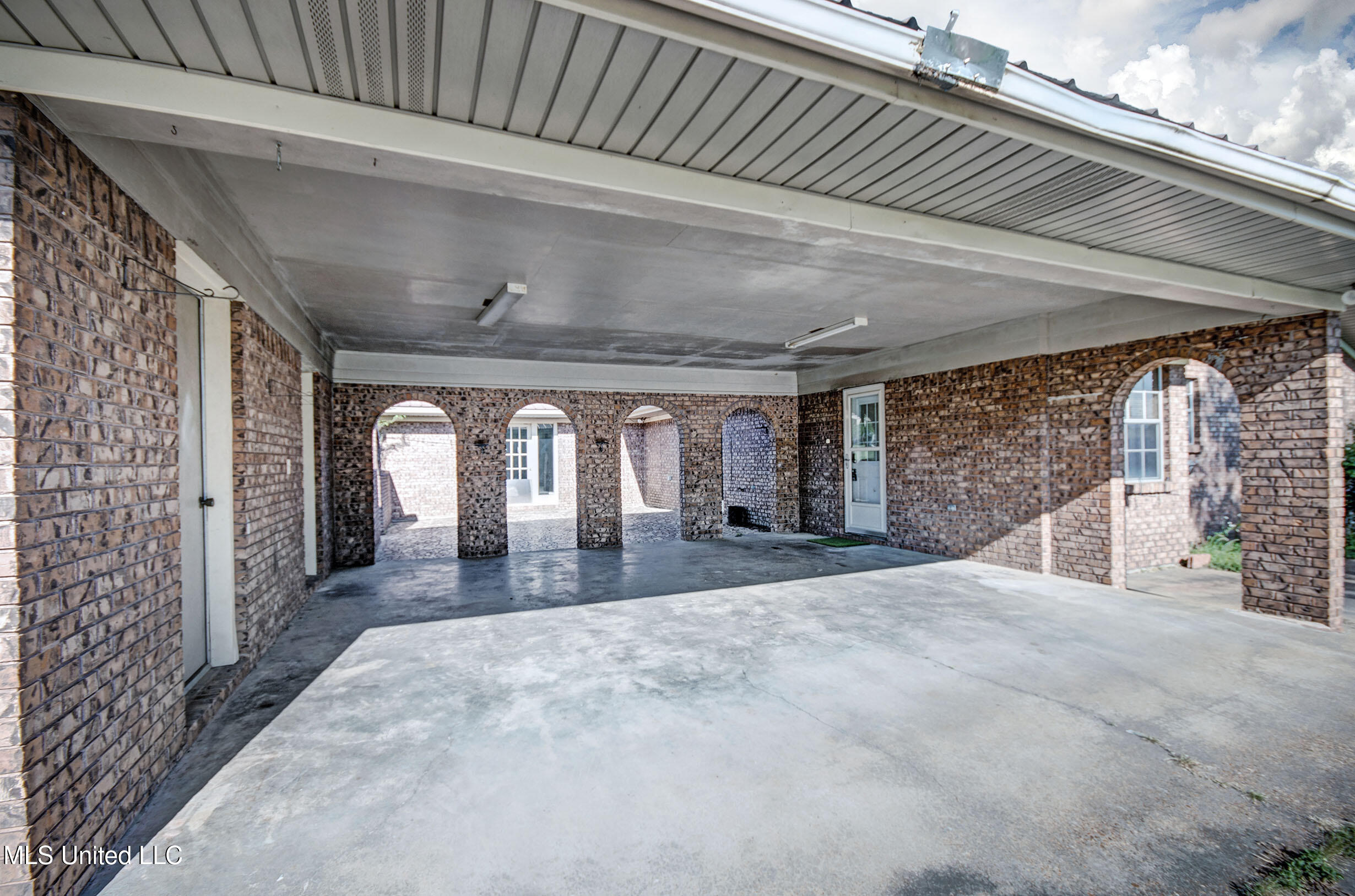 910 Ms-16, Carthage, Mississippi image 2