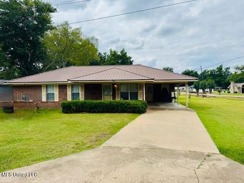 Homes For Sale - 203 Sgt Kevin Gatson Avenue<br/> Durant, MS 39063
