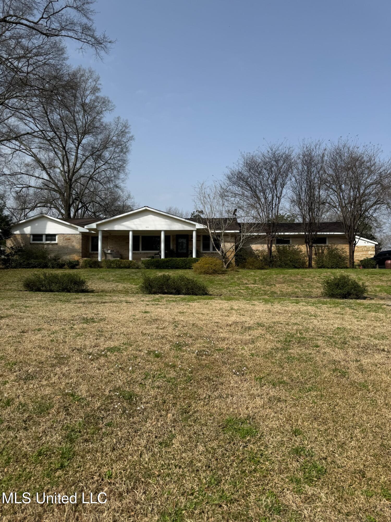 400 Oak Drive, Winona, Mississippi image 2