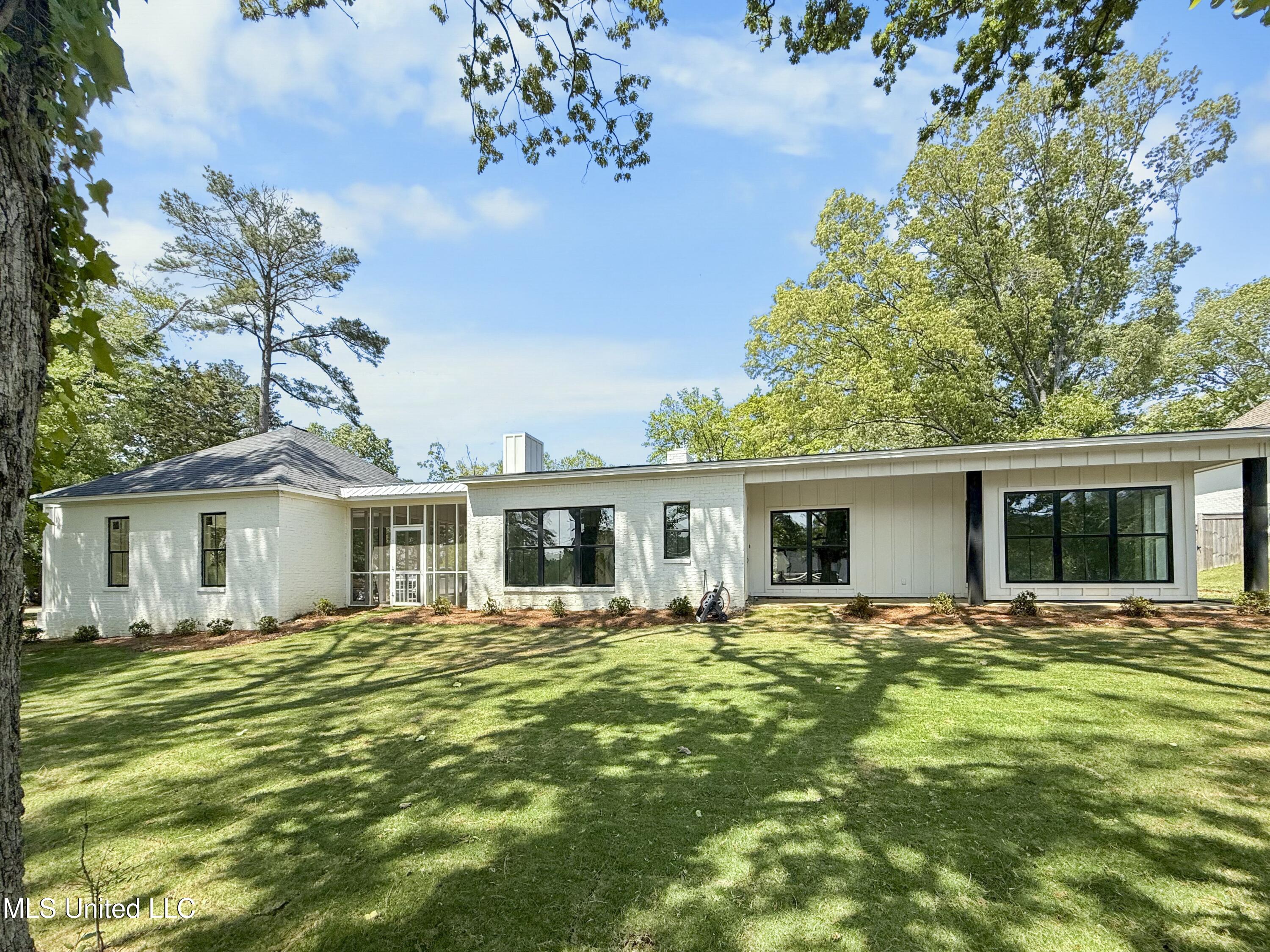 130 Lakeshore Drive, Madison, Mississippi image 2