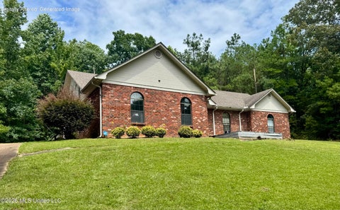 Homes For Sale - 174 White Oak Drive<br/> Grenada, MS 38901