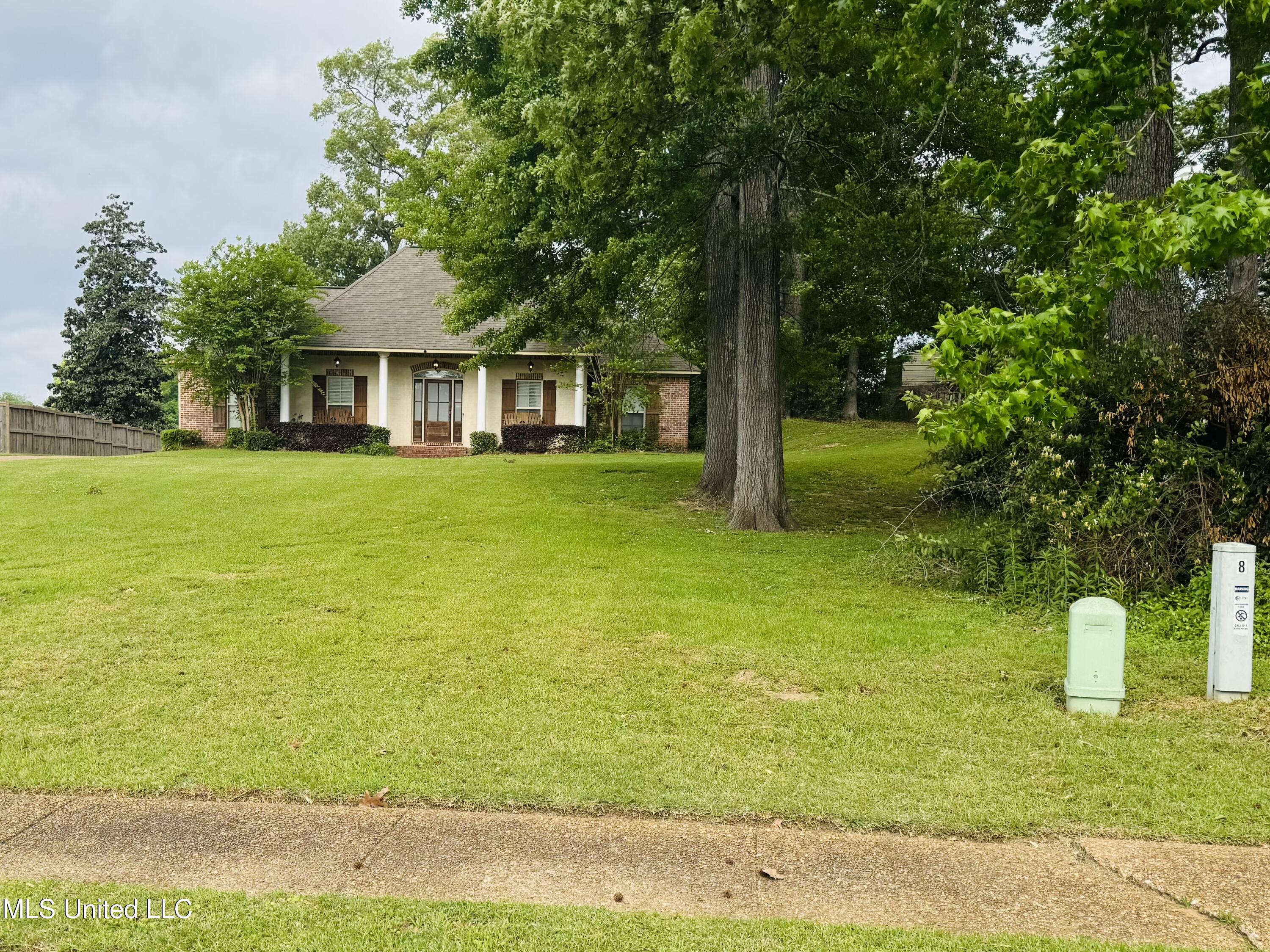8 Audubon Place, Natchez, Mississippi image 2
