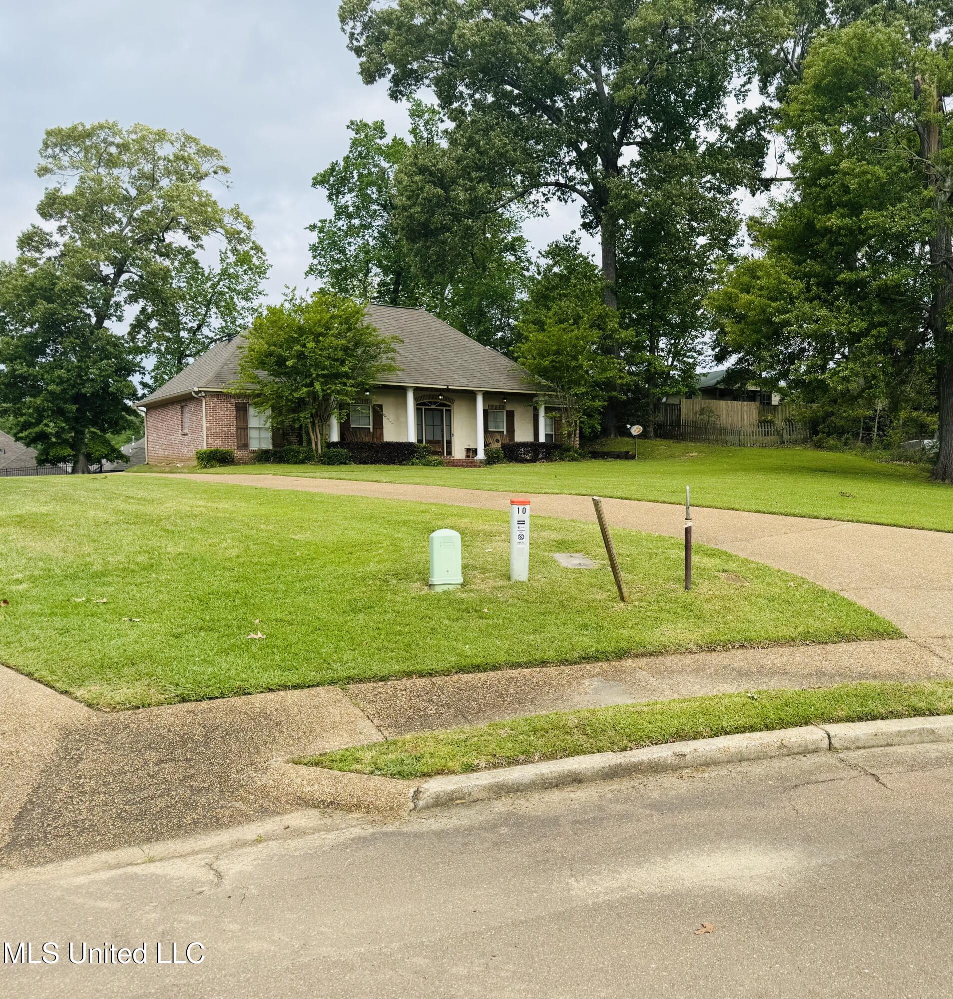 8 Audubon Place, Natchez, Mississippi image 4