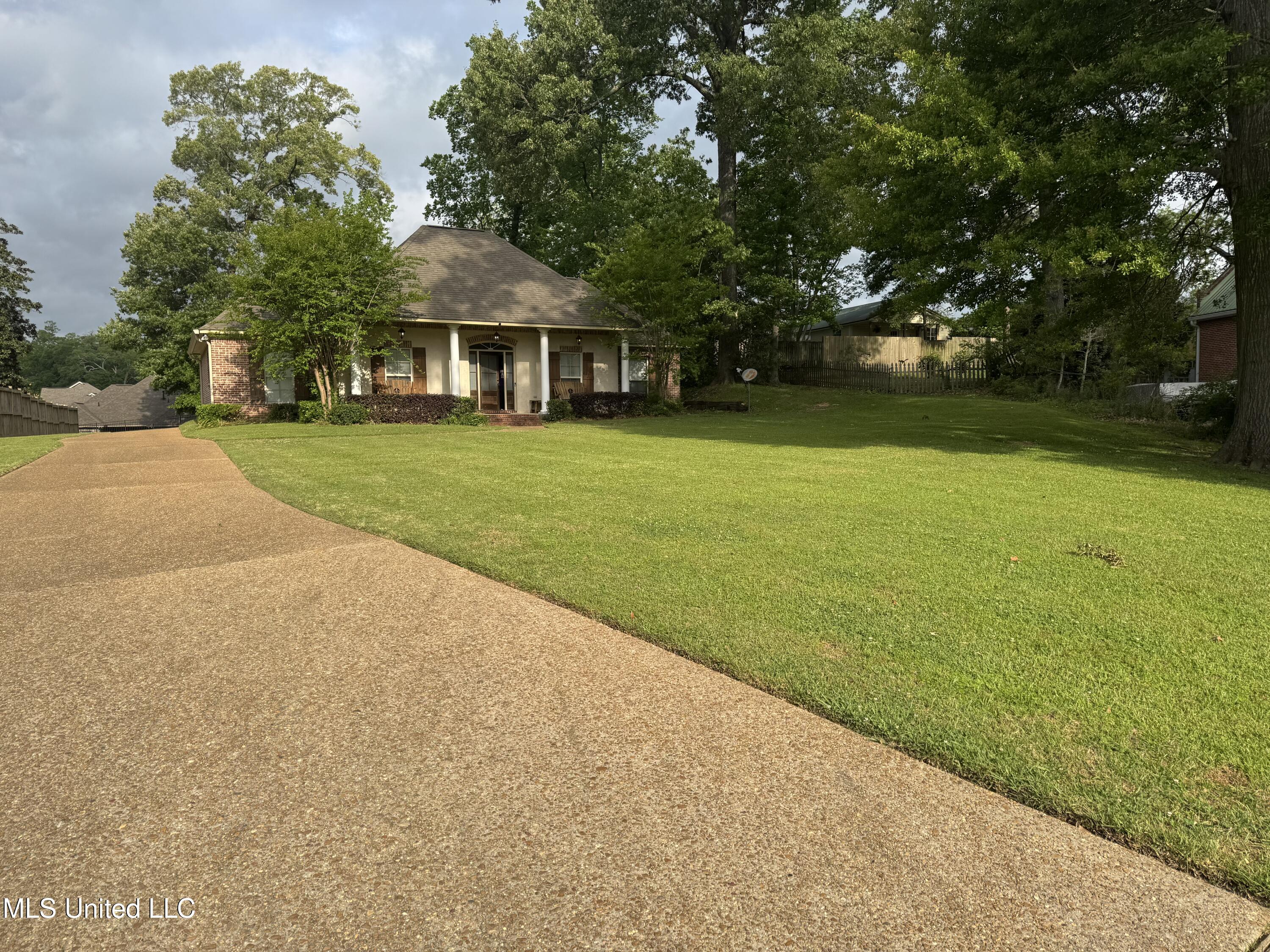 8 Audubon Place, Natchez, Mississippi image 3