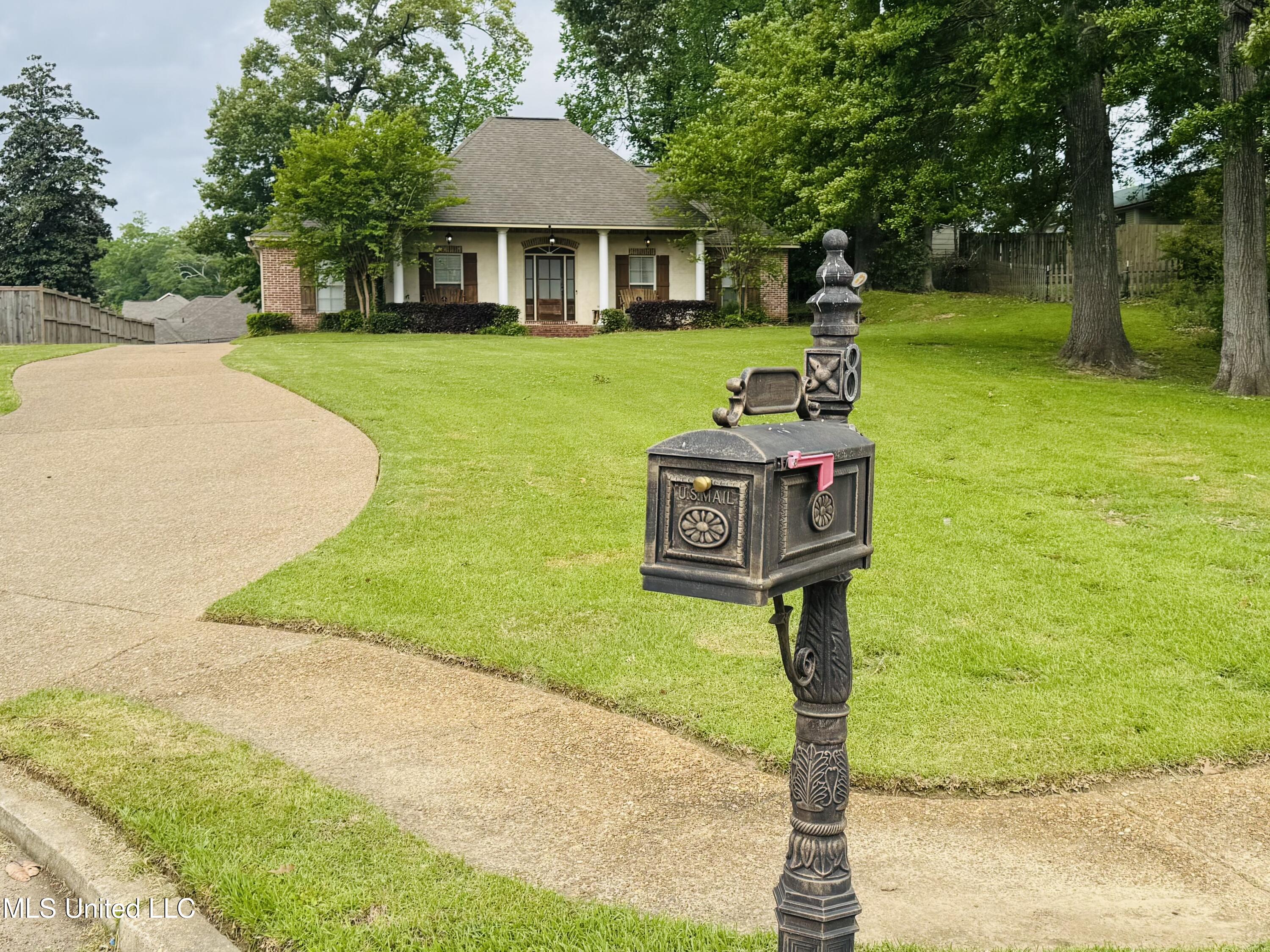 8 Audubon Place, Natchez, Mississippi image 1