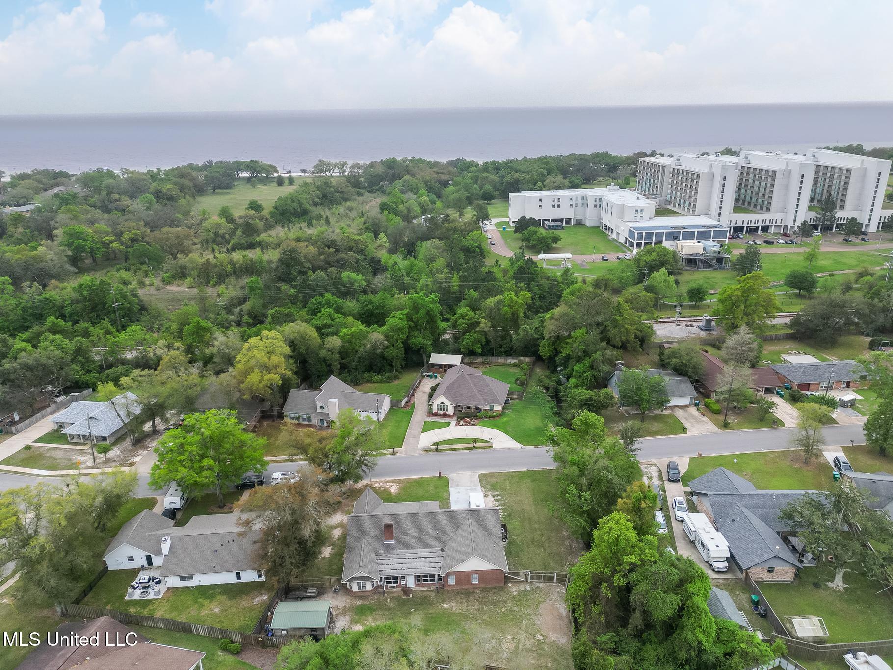 2421 Collins Boulevard, Gulfport, Mississippi image 32