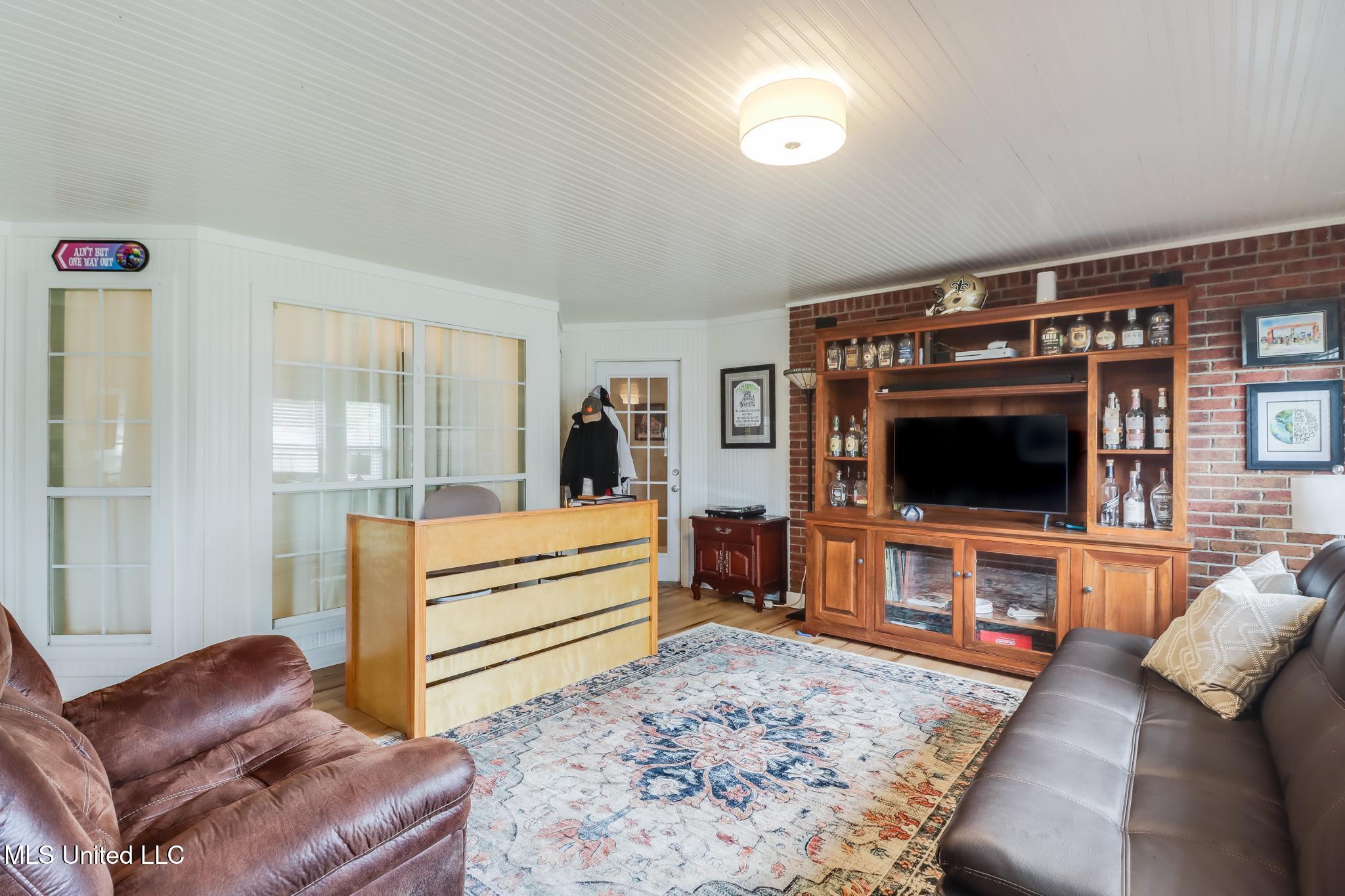 2421 Collins Boulevard, Gulfport, Mississippi image 12