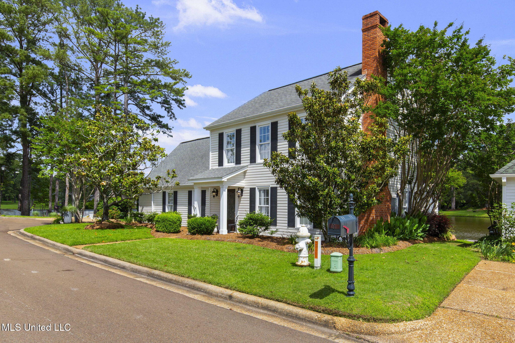 8 Spring Lake Point, Pearl, Mississippi image 4
