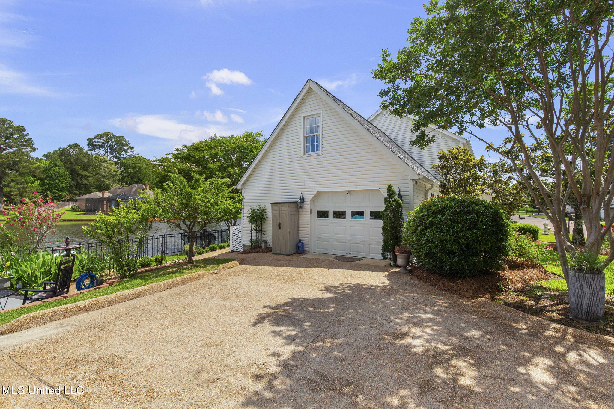 8 Spring Lake Point, Pearl, Mississippi image 5