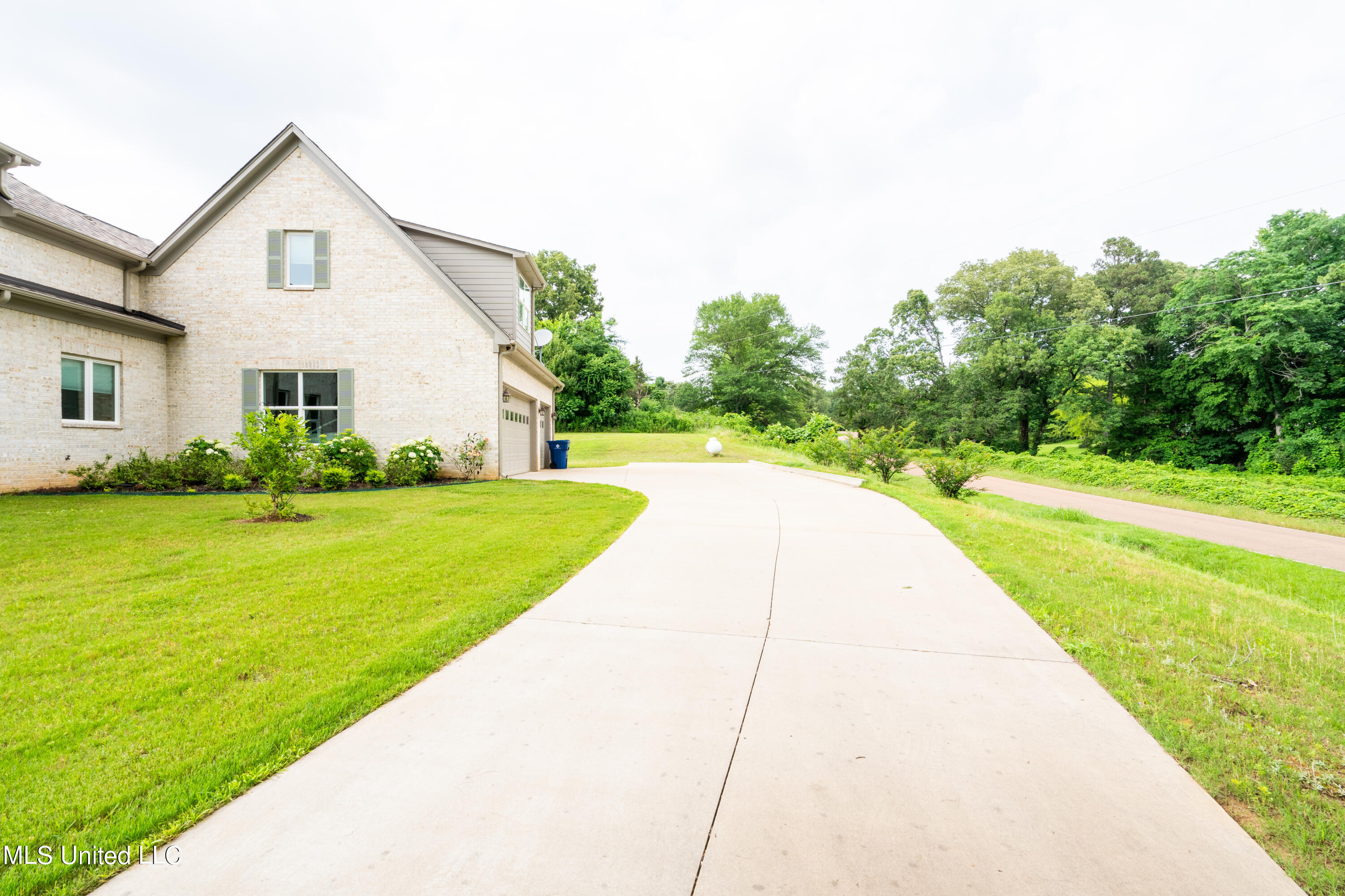 11992 Hidden Acres Drive, Byhalia, Mississippi image 11