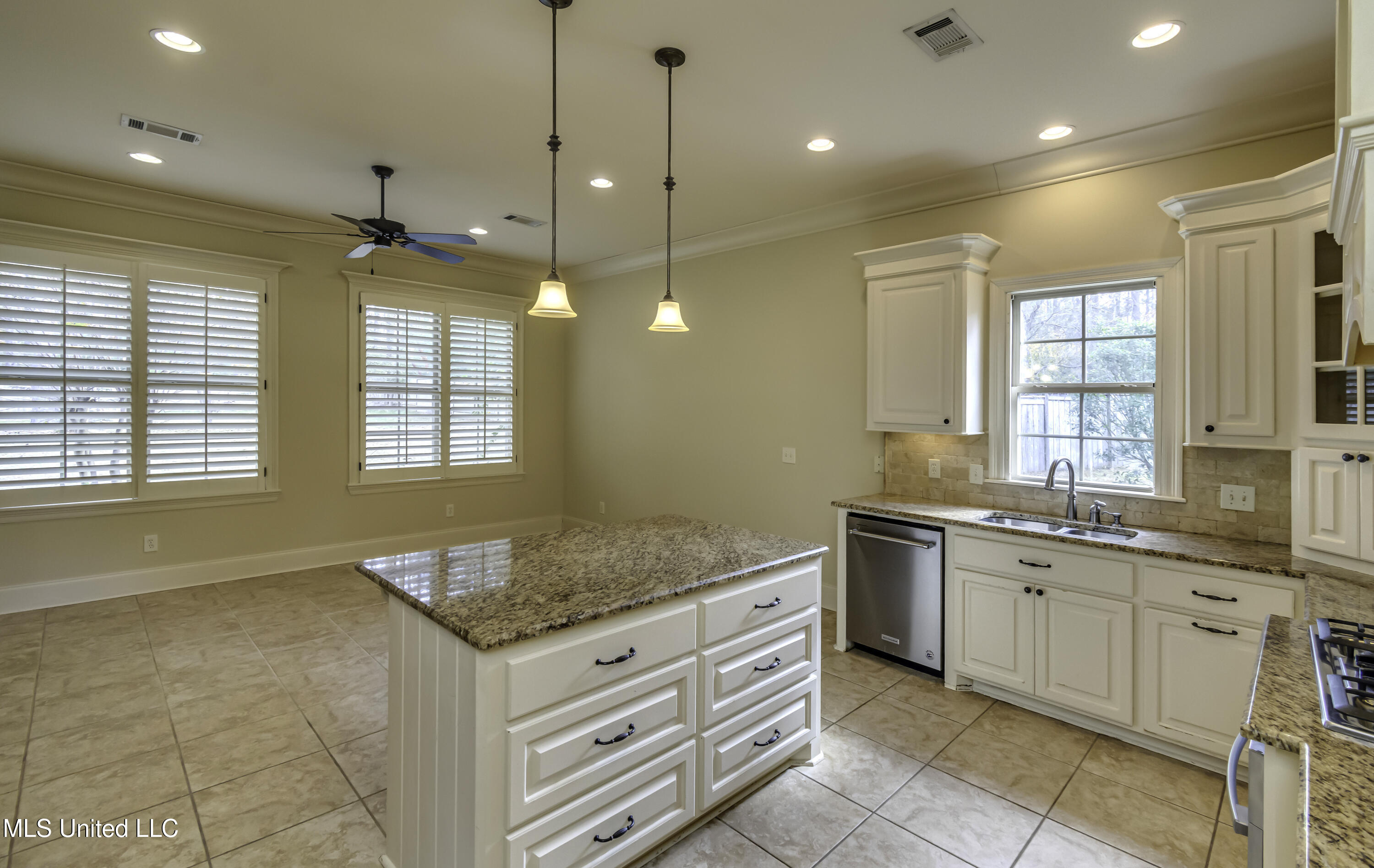 Madison, Mississippi 39110, United States, 4 Bedrooms Bedrooms, ,3 BathroomsBathrooms,Residential,Active,246074