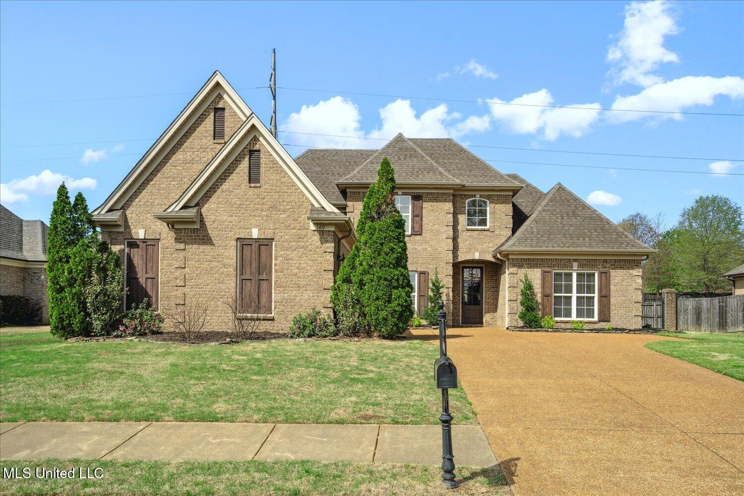 1411 W Notting Hill Drive, Hernando, Mississippi image 1