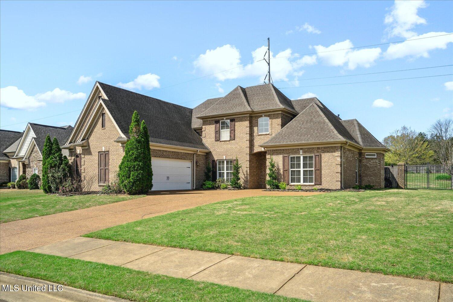 1411 W Notting Hill Drive, Hernando, Mississippi image 2