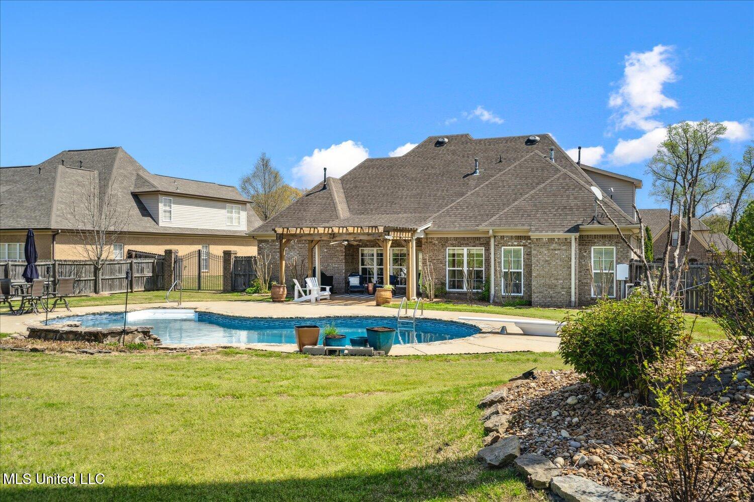 1411 W Notting Hill Drive, Hernando, Mississippi image 32