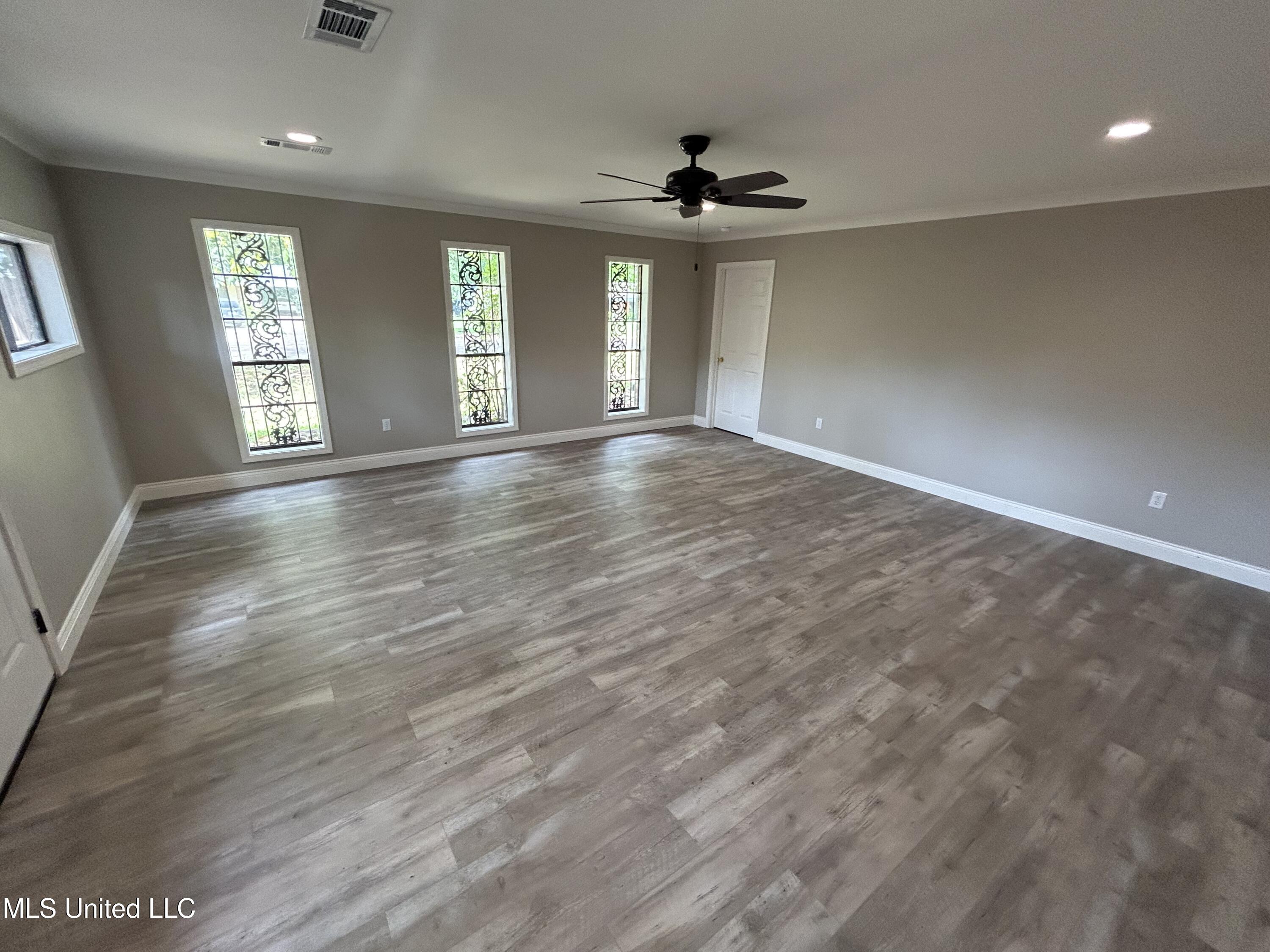 215 Quail Trail, Greenwood, Mississippi image 3