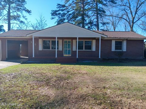 Homes For Sale - 300 Wilson Drive<br/> Pike County, McComb, MS 39648