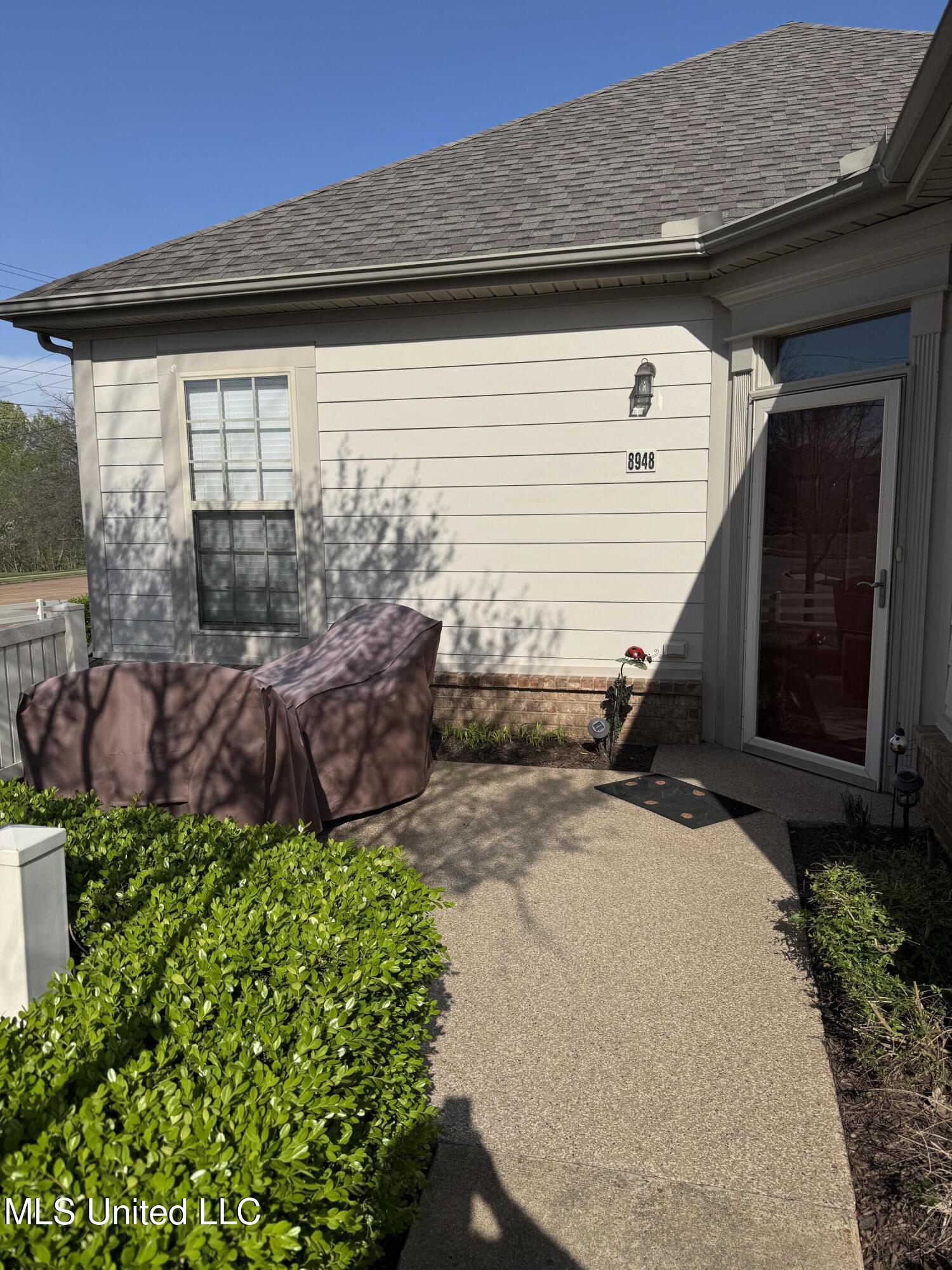 8948 Oak Branch Lane, Olive Branch, Mississippi image 2