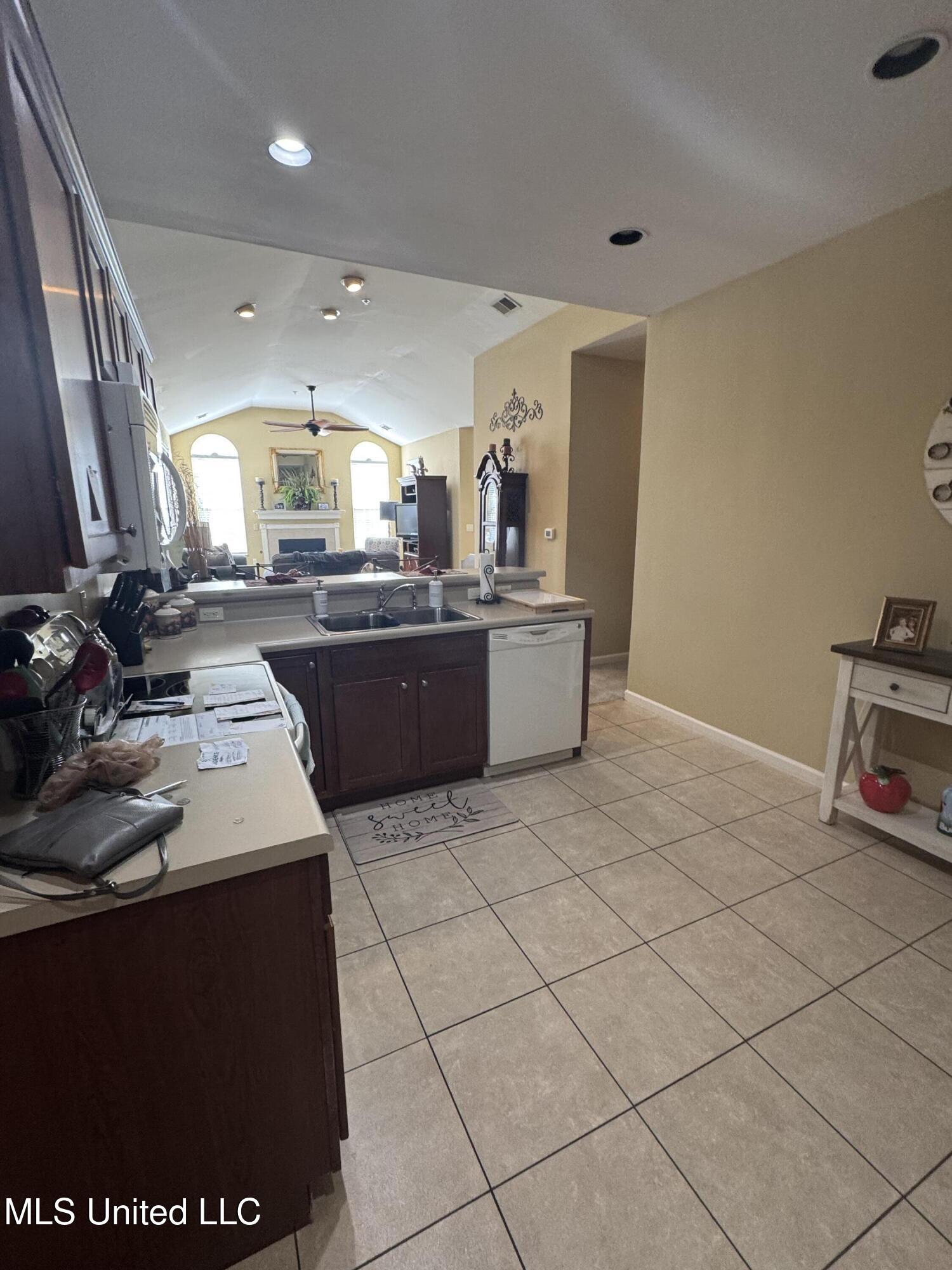 8948 Oak Branch Lane, Olive Branch, Mississippi image 6
