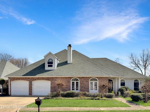 Homes For Sale - 14 Autumn Hill Place<br/> Jackson, MS 39211