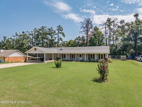 Homes For Sale - 147 Hemlock Road<br/> Batesville, MS 38606