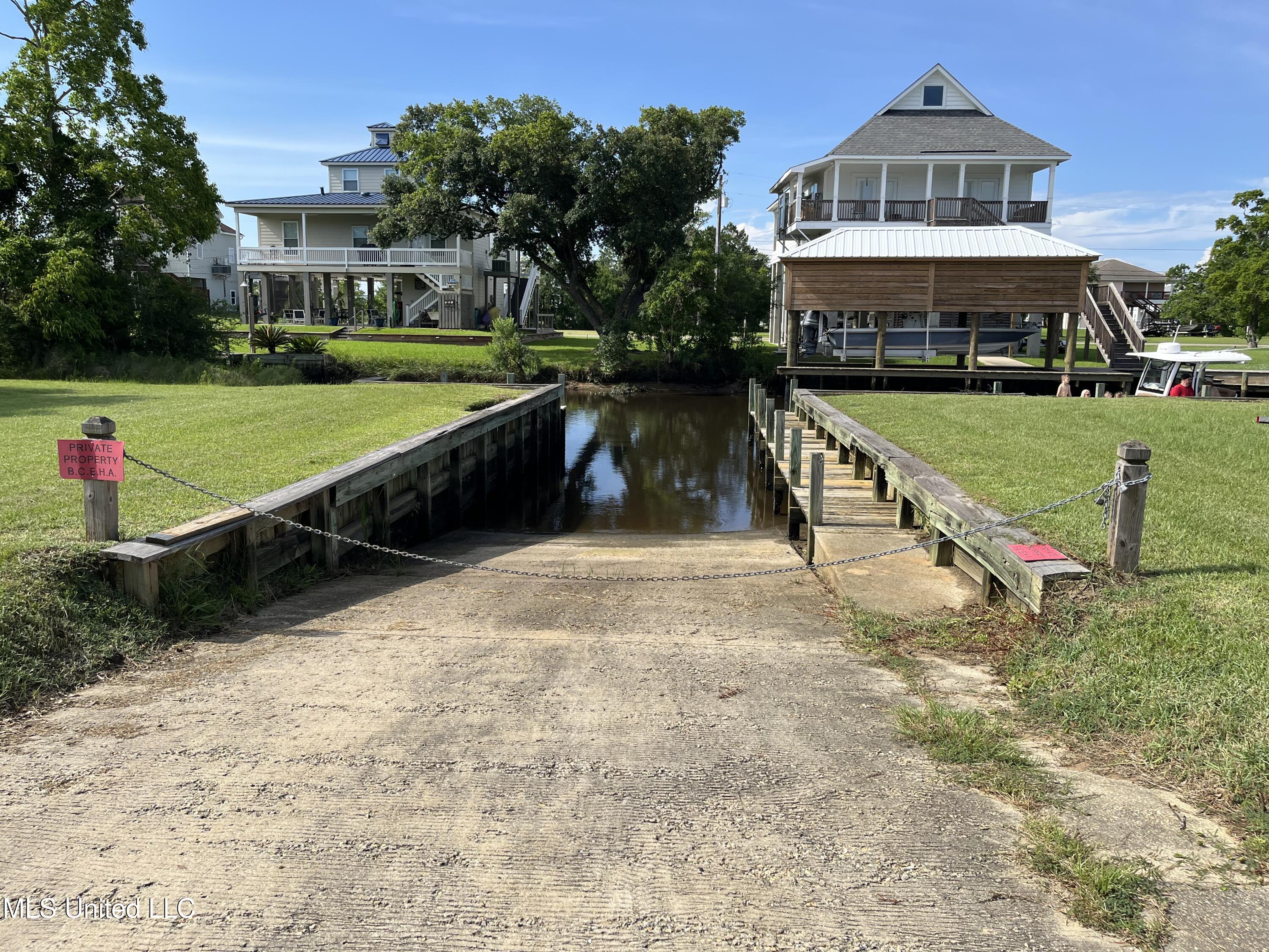 Bay Cove Drive, Bay Saint Louis, Mississippi image 4