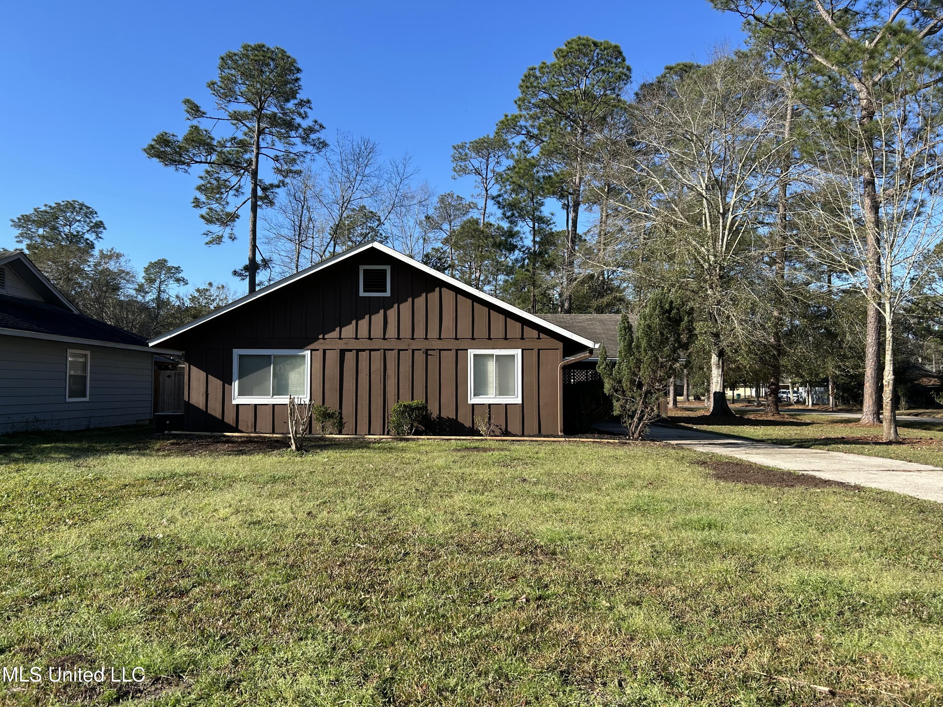 1 Rabbit Run, Diamondhead, Mississippi image 2