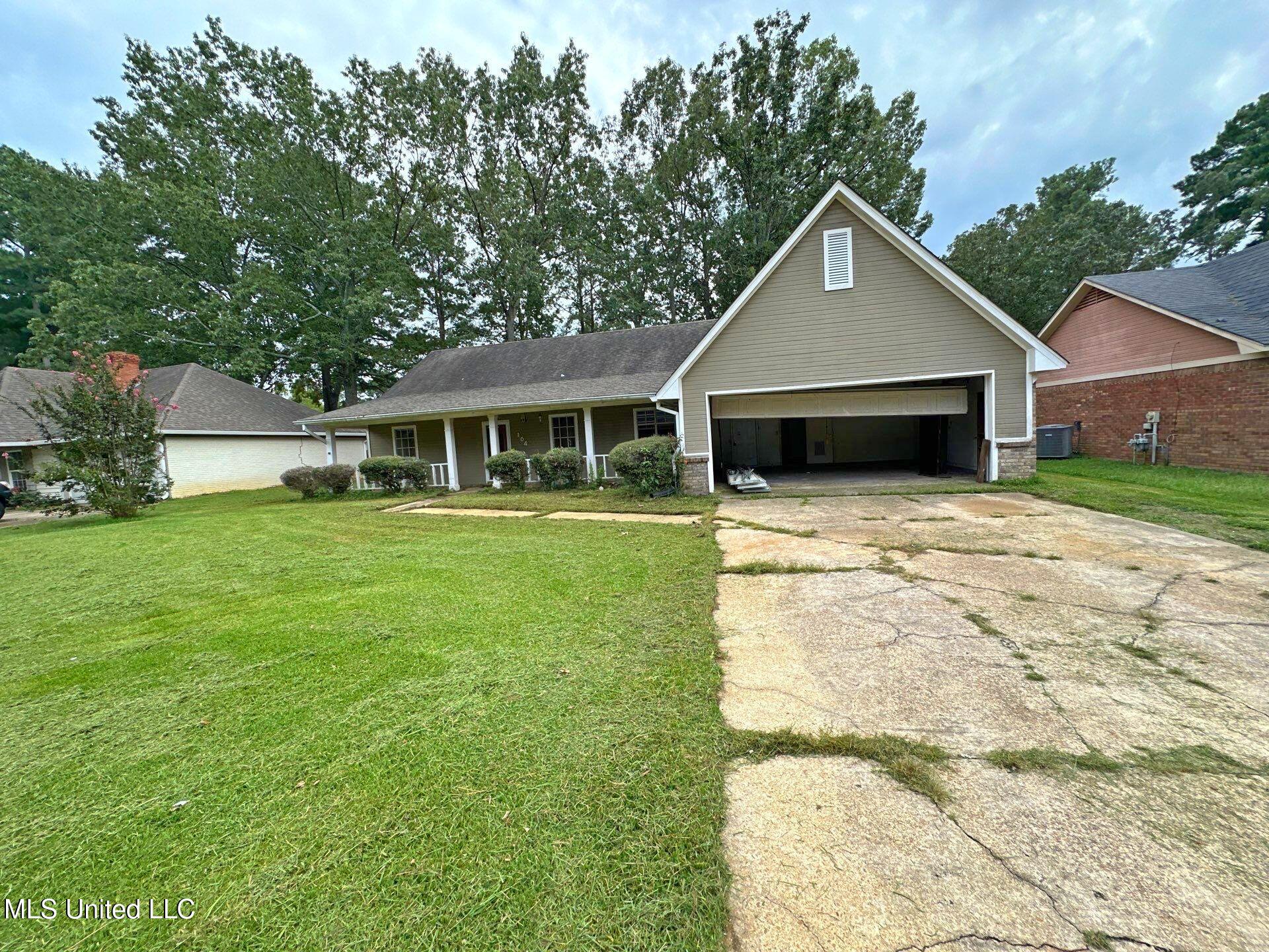 104 Live Oak Lane, Brandon, Mississippi image 1