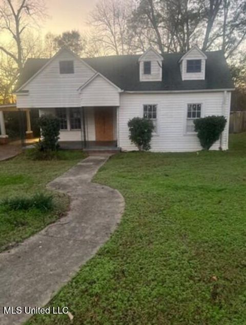 Homes For Sale - 305 N Pearl Street<br/> Leake County, Carthage, MS 39051