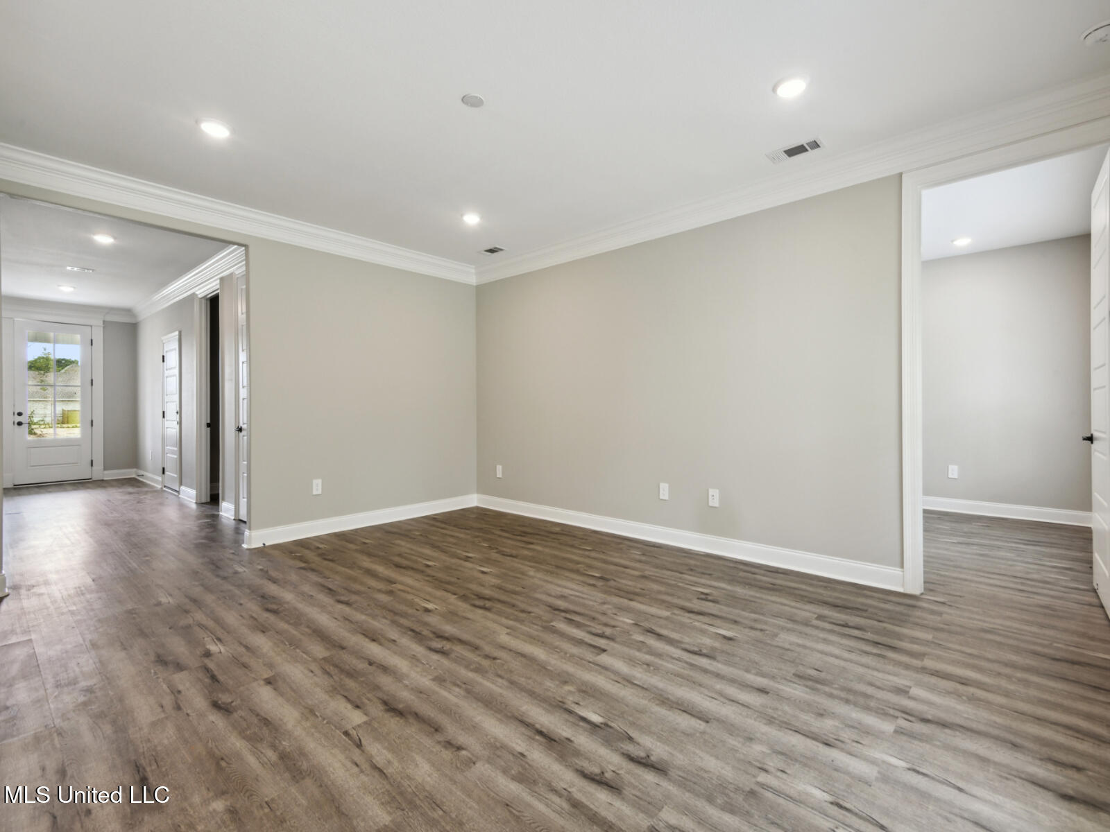 10495 Glade Cove Drive, Gulfport, Mississippi image 8
