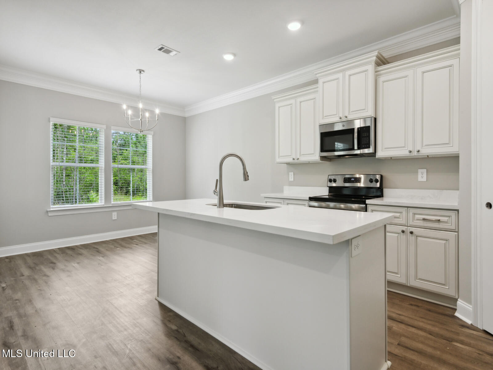 10495 Glade Cove Drive, Gulfport, Mississippi image 12