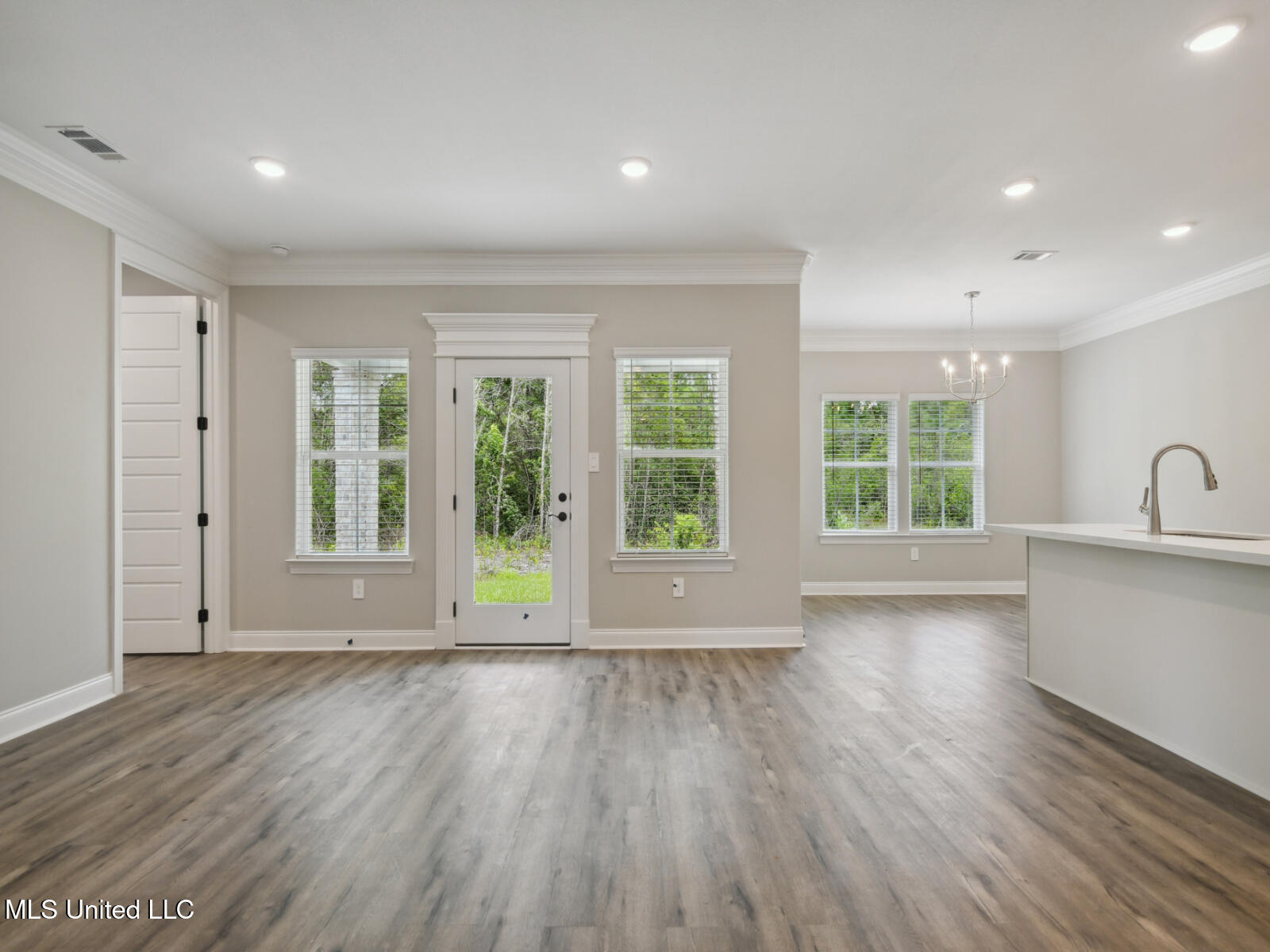 10495 Glade Cove Drive, Gulfport, Mississippi image 9