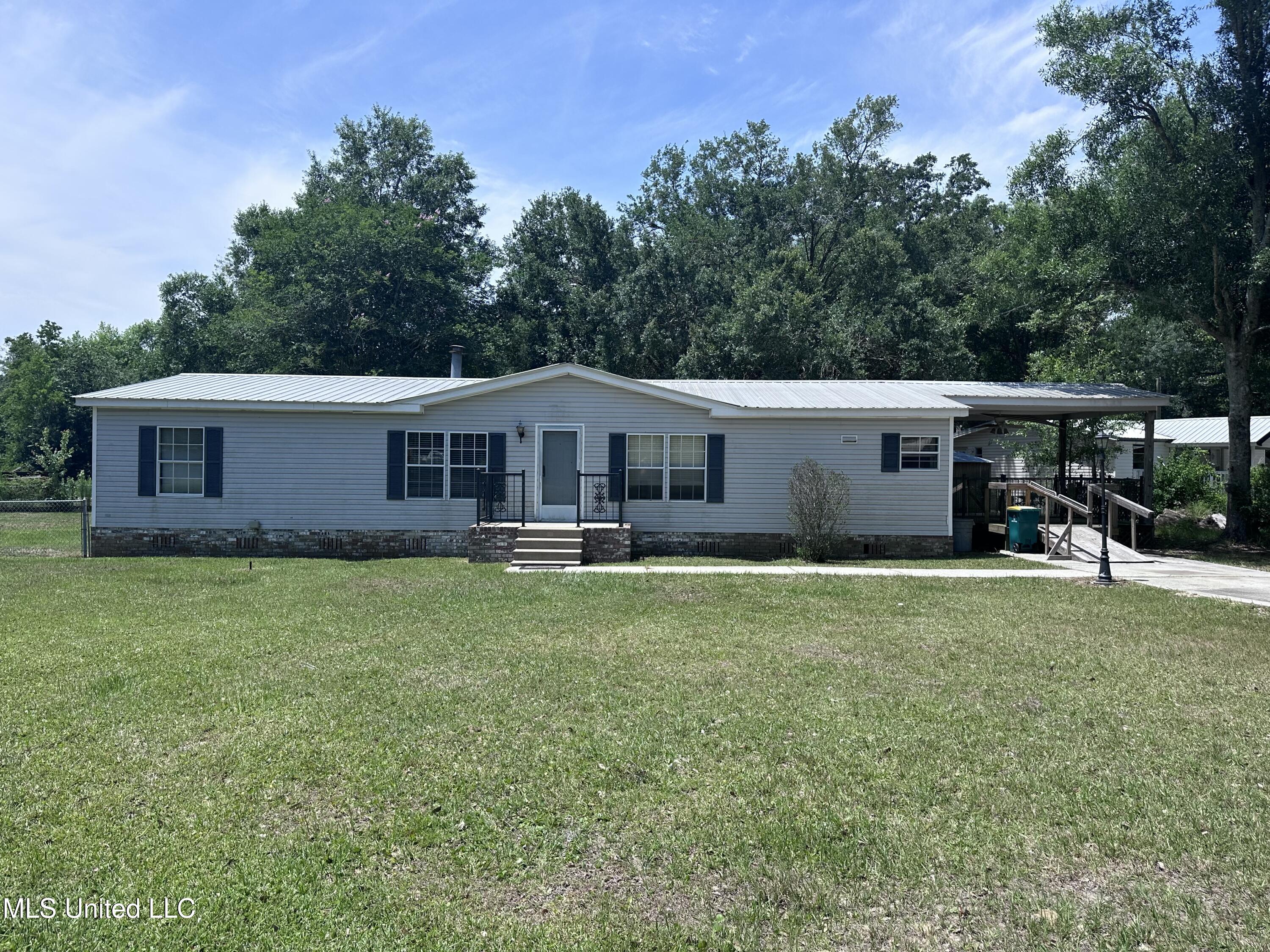 18241 Robin Oaks Drive, Gulfport, Mississippi image 2