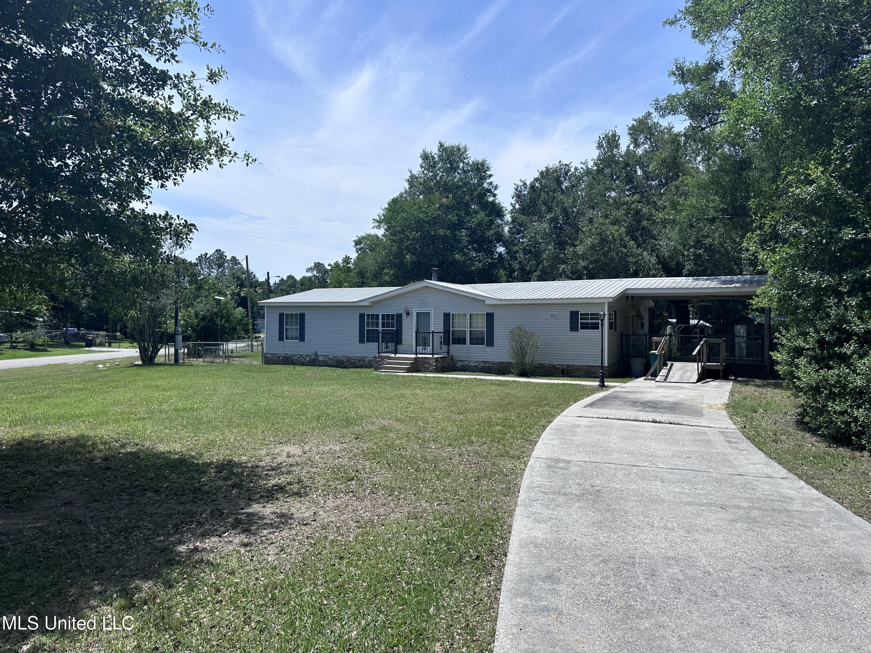 18241 Robin Oaks Drive, Gulfport, Mississippi image 1