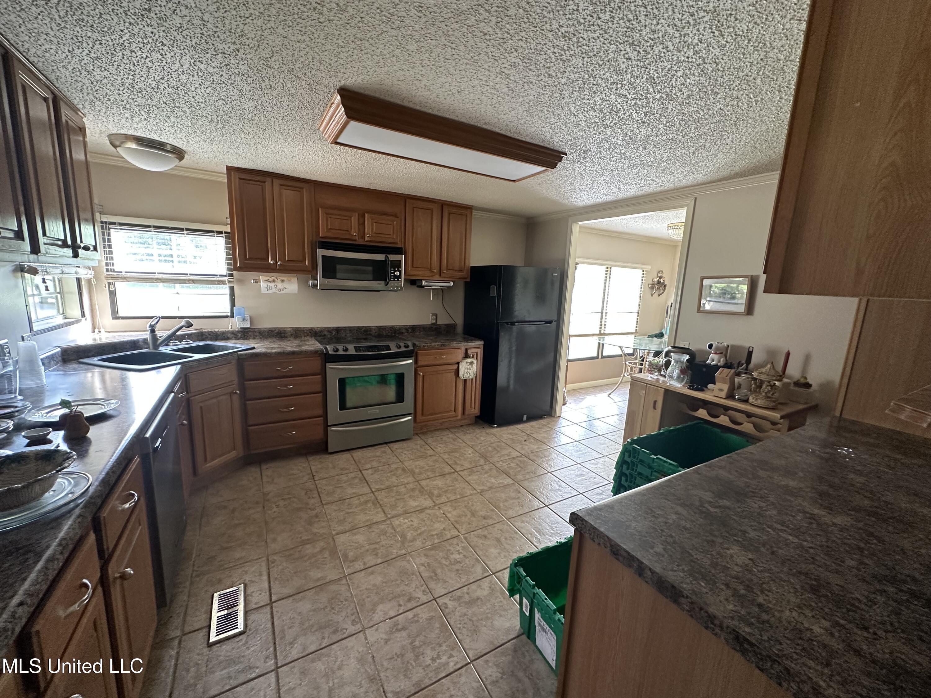18241 Robin Oaks Drive, Gulfport, Mississippi image 7