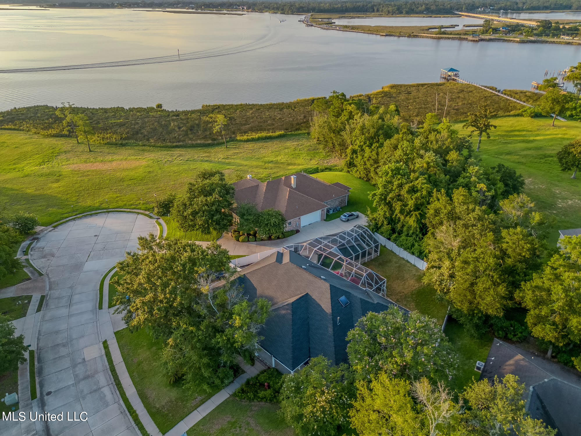 454 Carmargue Lane, Biloxi, Mississippi image 2