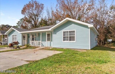 Homes For Sale - 20017 Sunshine Drive<br/> Long Beach, MS 39560