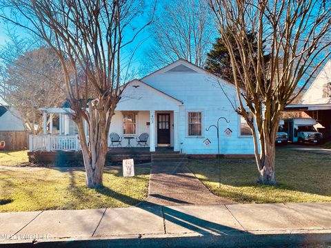 Homes For Sale - 403 N Van Buren Street<br/> Leake County, Carthage, MS 39051