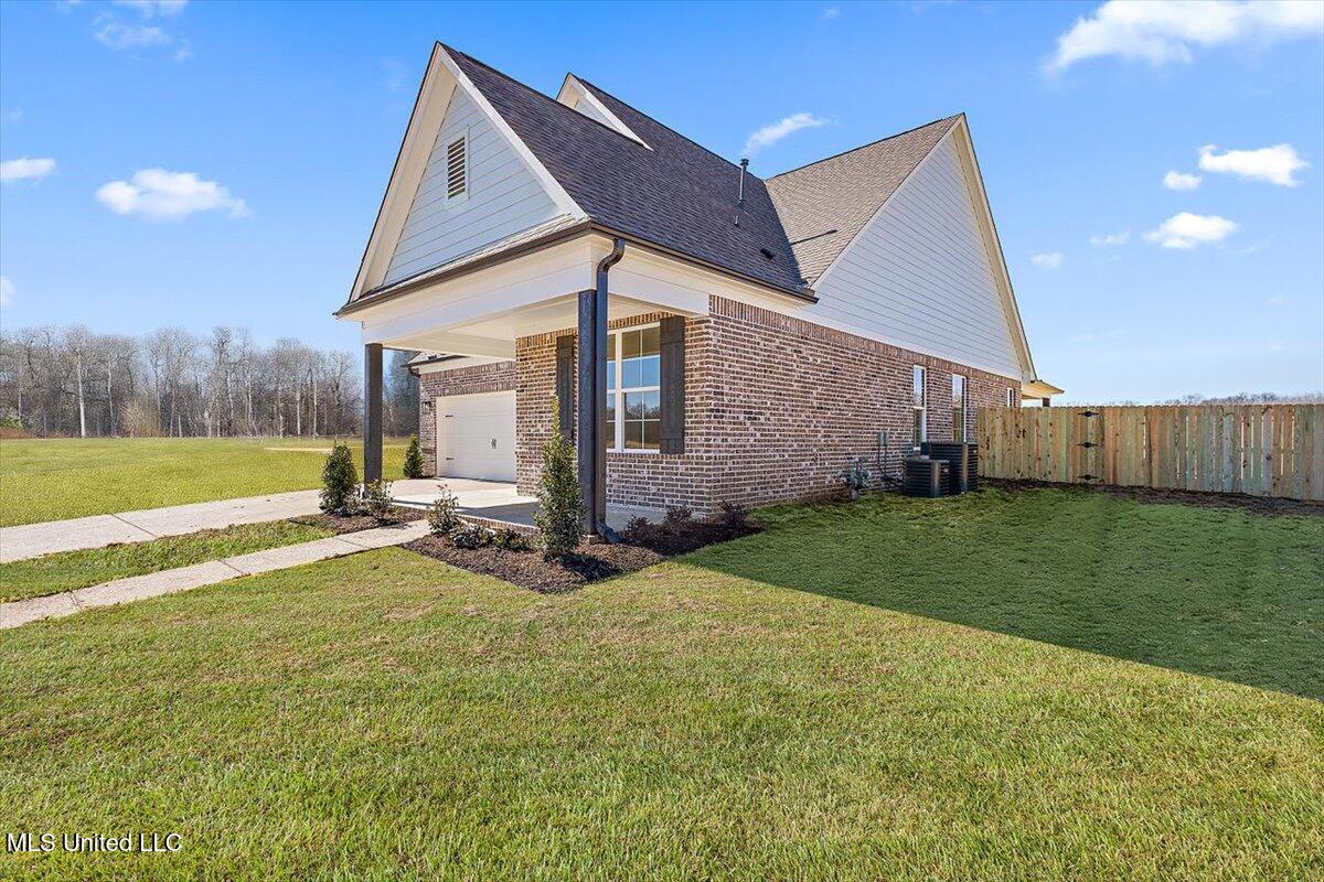 802 W Quitman Court, Nesbit, Mississippi image 4