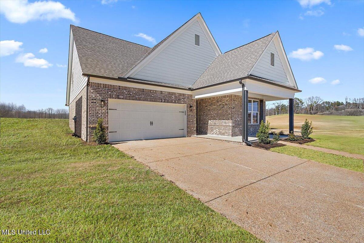 802 W Quitman Court, Nesbit, Mississippi image 1