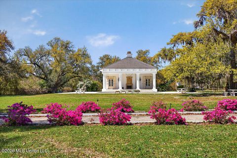 Homes For Sale - 922 S Beach Boulevard<br/> Bay Saint Louis, MS 39520