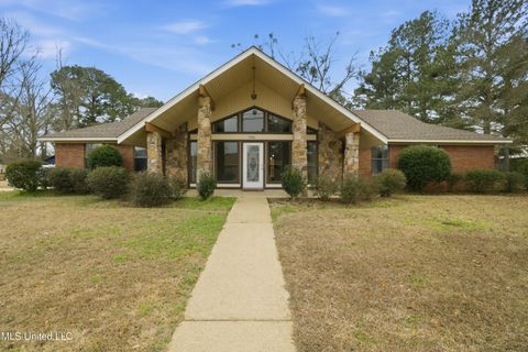 Homes For Sale - 1120 SE 4th Street<br/> Magee, MS 39111