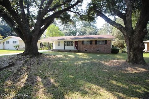 Homes For Sale - 1242 W 18th Street<br/> Laurel, MS 39440