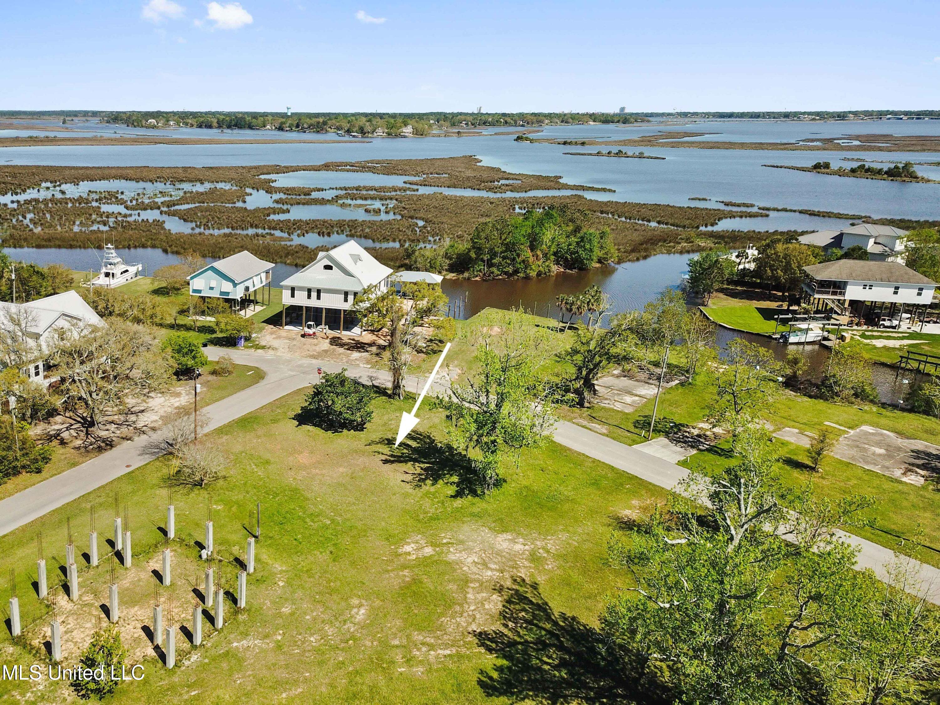 10058 E Shorecrest Road, Biloxi, Mississippi image 1