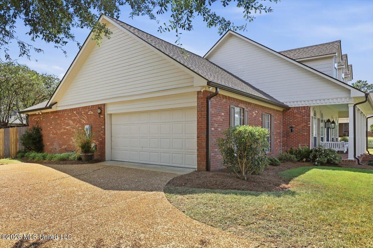 534 Lake Pointe Lane