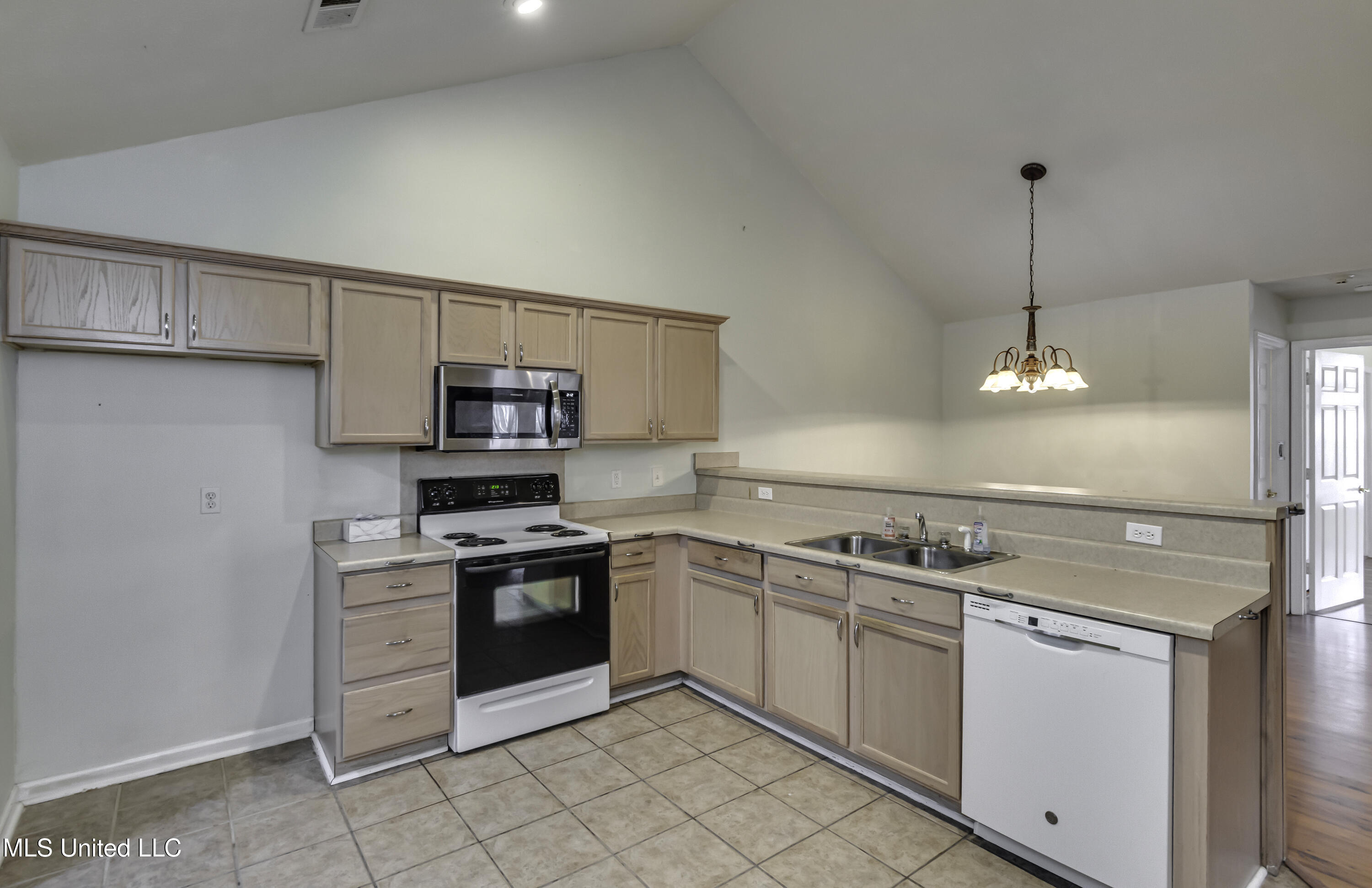 Ridgeland, Mississippi 39157, United States, 2 Bedrooms Bedrooms, ,2 BathroomsBathrooms,Residential,Active,248192