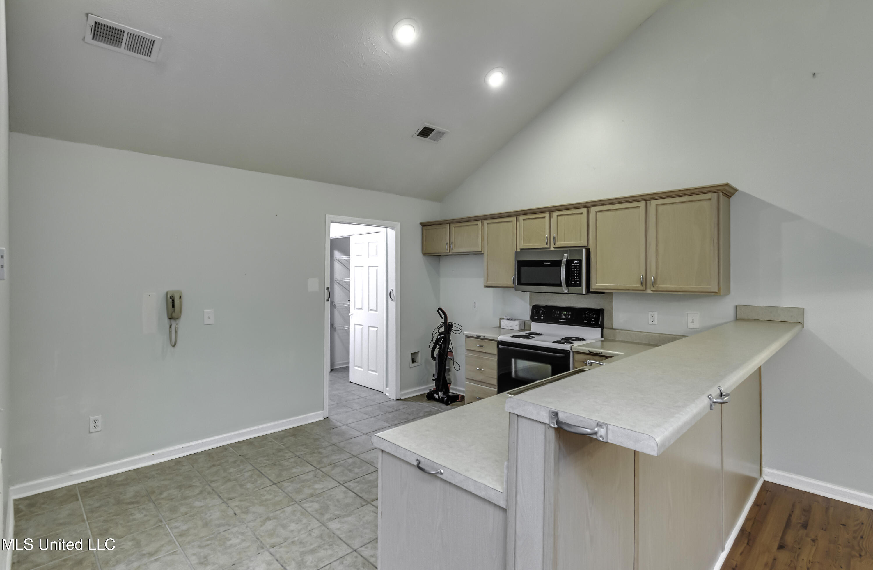 Ridgeland, Mississippi 39157, United States, 2 Bedrooms Bedrooms, ,2 BathroomsBathrooms,Residential,Active,248192