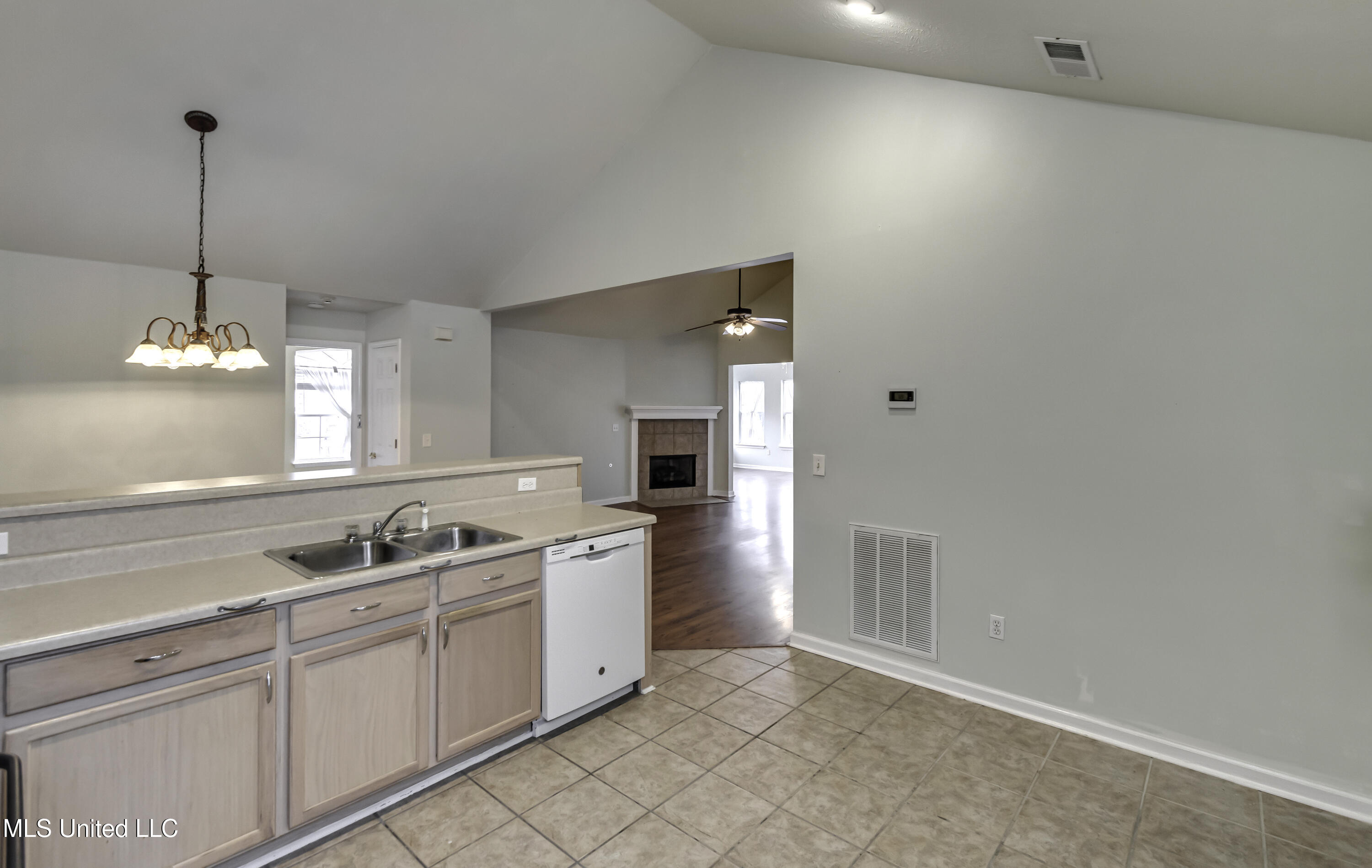 Ridgeland, Mississippi 39157, United States, 2 Bedrooms Bedrooms, ,2 BathroomsBathrooms,Residential,Active,248192